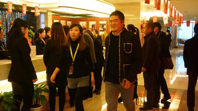 【齊心奮進(jìn) 團結(jié)共贏】2015遠(yuǎn)景裝飾材料商總結(jié)大會圓滿召開！