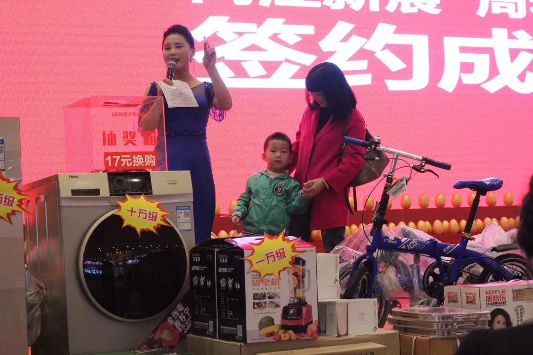 重慶裝飾公司_遠(yuǎn)景裝飾17周年活動(dòng)現(xiàn)場(chǎng)