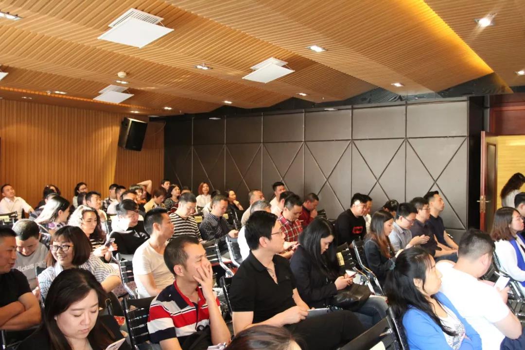 重慶市建筑裝飾協(xié)會(huì)材料戰(zhàn)略采購(gòu)聯(lián)盟成立大會(huì)在遠(yuǎn)景裝飾總部順利召開